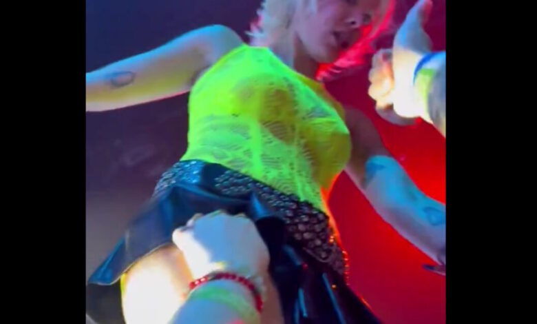 halsey:-Θαυμάστρια-της-την-παρενόχλησε-κατά-την-διάρκεια-συναυλίας-–-Της-ακουμπούσε-τον-μηρό-και-τραβούσε-το-ρούχο-της