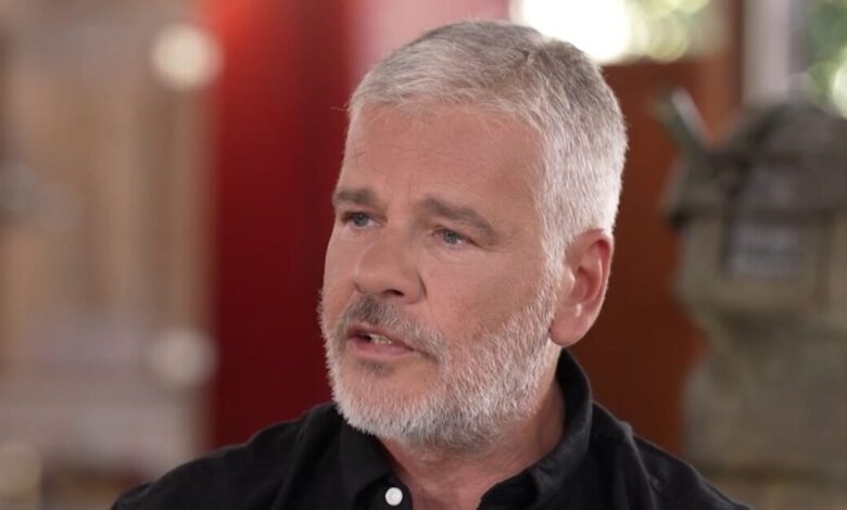 Νίκος-Γρίτσης:-«Έλεγαν-τη-μητέρα-μου-“μάνα-του-τρομοκράτη”,-έφυγε-από-καρκίνο-στα-45-της»