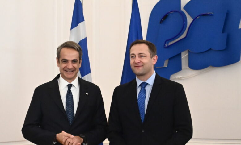 Ευρωπαίος-επίτροπος-Γεωργίας-σε-Μητσοτάκη:-Οι-Έλληνες-αγρότες-θα-λάβουν-την-στήριξη-που-τους-αναλογεί