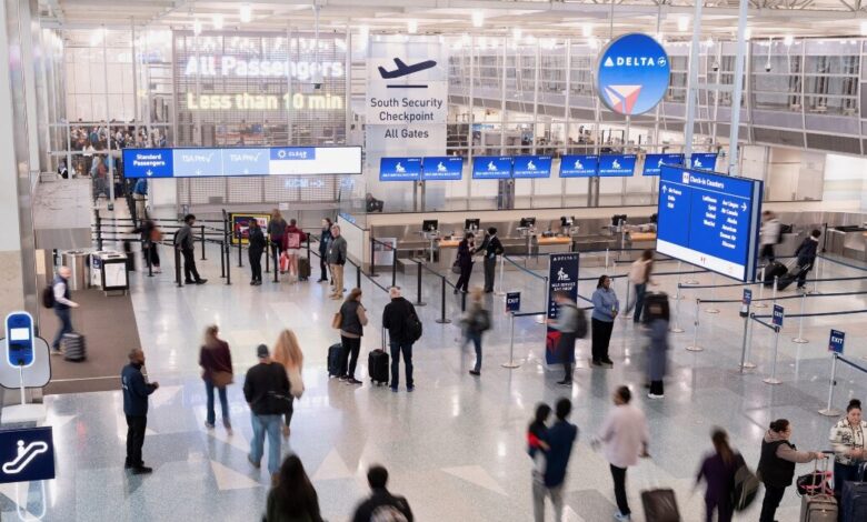 ΗΠΑ:-Ακυρώθηκαν-δεκάδες-πτήσεις-από-την-έλλειψη-ελεγκτών-–-«Παραλύουν»-τα-αεροδρόμια-λόγω-του-shutdown