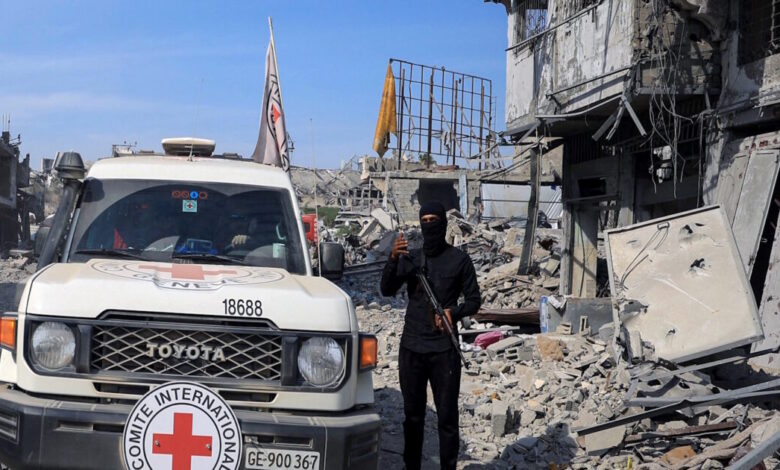 Χαμάς:-Ο-61χρονος-Λίορ-Ρούντεφ,-ο-τελευταίος-Ισραηλινός-όμηρος-που-επιστράφηκε-–-Σε-ποιους-ανήκουν-οι-5-σοροί-που-απομένουν