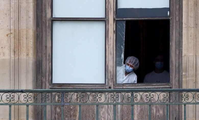 Κλοπή-στο-Λούβρο:-Οι-διαβεβαιώσεις-Μακρόν-για-την-ανάκτηση-των-κοσμημάτων-του-Στέμματος-και-ο-κωδικός-«louvre»-σε-σύστημα-ασφαλείας