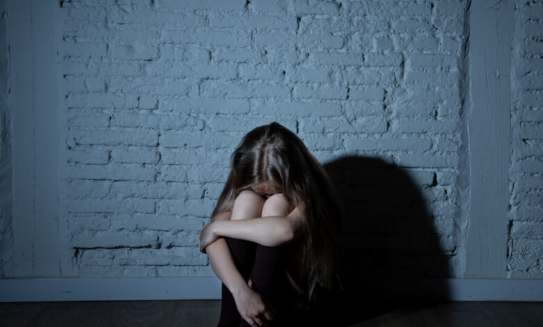 Πάτρα:-40χρονος-καθηγητής-έδειξε-γυμνές-φωτογραφίες-των-παιδιών-του-σε-μαθήτρια-και-συνελήφθη