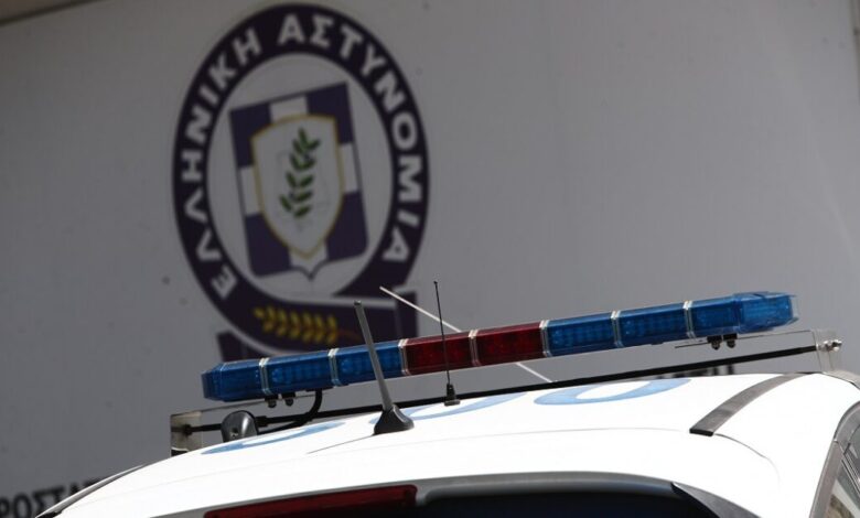 Πάτρα:-Άνδρας-οπλοφορούσε-έξω-από-μπαρ-και-συνελήφθη-–-Βρέθηκαν-ναρκωτικά-στο-σπίτι-του