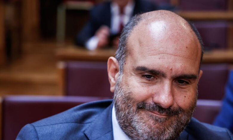 Δημήτρης-Μαρκόπουλος:-Διπλό-χτύπημα-με-αιχμές-κατά-της-κυβέρνησης-–-Οι-άριστοι,-οι-ελίτ-και-οι-πεφωτισμένοι