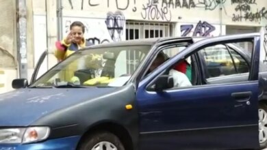 Κυψέλη:-Συγκλονίζει-η-ιστορία-του-ηλικιωμένου-ζευγαριού-που-μένει-σε-αυτοκίνητο-–-«Είμαστε-άστεγοι,-αλλά-αξιοπρεπείς»