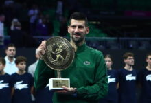 Νόβακ-Τζόκοβιτς:-Η-απονομή-του-τροπαίου-στο-hellenic-championship-και-η-φωτογραφία-με-τον-Στέφανο-Τσιτσιπά