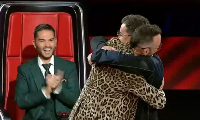 the-voice-of-greece:-Το-εκρηκτικό-ντουέτο-του-Πάνου-Μουζουράκη-με-τον-Γιώργο-Μαζωνάκη-που-ξεσήκωσε-το-κοινό