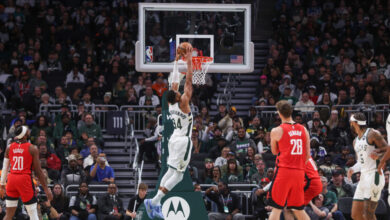 Ο-Γιάννης-Αντετοκούνμπο-χάζεψε-τον-Αλπερέν-Σενγκούν-και-γκρέμισε-την-μπασκέτα-των-Ρόκετς