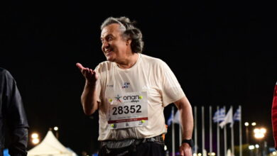 42ος-Αυθεντικός-Μαραθώνιος-Αθήνας-2025:-Συγκίνηση-στον-τερματισμό-του-τελευταίου-δρομέα