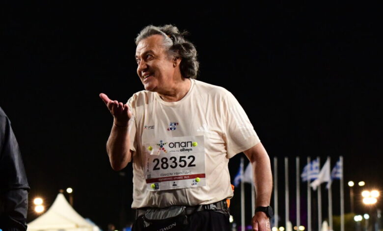 42ος-Αυθεντικός-Μαραθώνιος-Αθήνας-2025:-Συγκίνηση-στον-τερματισμό-του-τελευταίου-δρομέα