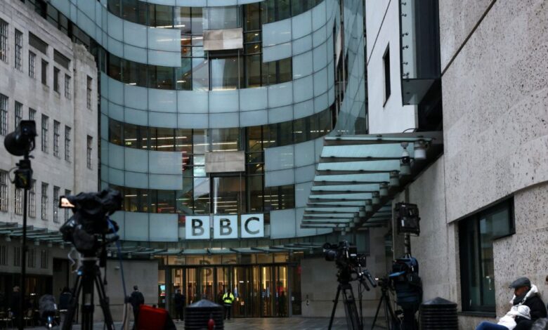 «Σεισμός»-στο-bbc-μετά-τις-παραιτήσεις-του-γενικού-διευθυντή-και-της-ceo-ειδήσεων-για-μοντάζ-στον-Τραμπ-–-Ο-πολιτικός-αντίκτυπος-και-τι-ακολουθεί