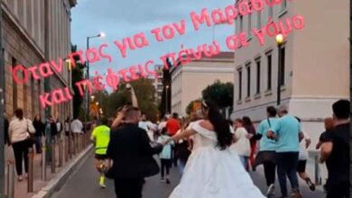 42ος-Αυθεντικός-Μαραθώνιος:-Γαμπρός-και-νύφη-έτρεξαν-μαζί-με-τους-δρομείς-–-Δείτε-βίντεο