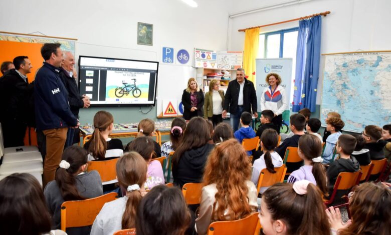“Ποδηλατώντας-ΑΣΦΑΛΩΣ-με-το-ΕΣΠΑ”-–-Στο-7ο-Δημοτικό-Σχολείο-Τρικάλων-ο-Κουρέτας