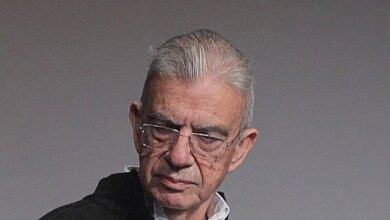 Μένης-Κουμανταρέας:-Ισόβια-και-πάλι-στους-2-κατηγορούμενους-για-τη-δολοφονία-του-συγγραφέα