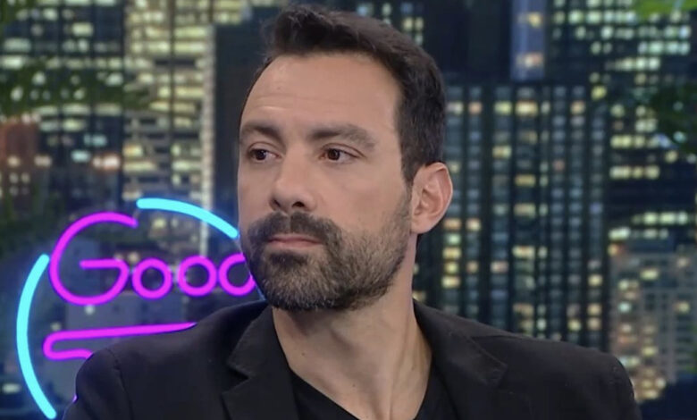 Απρόοπτο-για-Σάκη-Τανιμανίδη:-«Μας-είπε-ο-πιλότος-ότι-το-αεροπλάνο-έχει-πρόβλημα,-έπρεπε-να-κατέβουμε-και-να-φύγουμε-μετά-από-τρεις-ώρες»