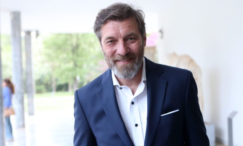 Γιάννης-Στάνκογλου:-«Ξυπνώ-7-το-πρωί-για-να-μαγειρέψω-στα-παιδιά-μου-–- Κοντεύω-πενταετία-ελεύθερος»