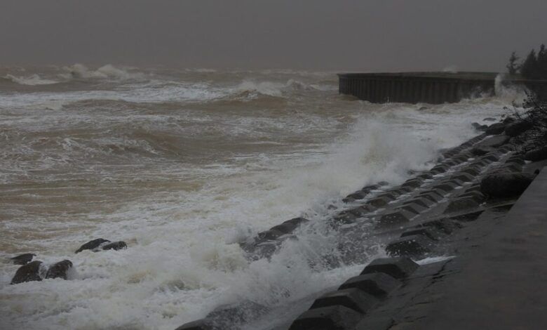 Τρεις-άνδρες-στο-Βιετνάμ-διασώθηκαν-από-τη-θάλασσα,-έπειτα-από-40-ώρες-στο-νερό