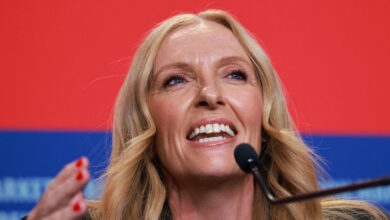 Η-Τόνι-Κολέτ-και-η-Μίλι-Άλκοκ-πρωταγωνίστριες-στο-επερχόμενο-θρίλερ-επιβίωσης-«hot-mother»