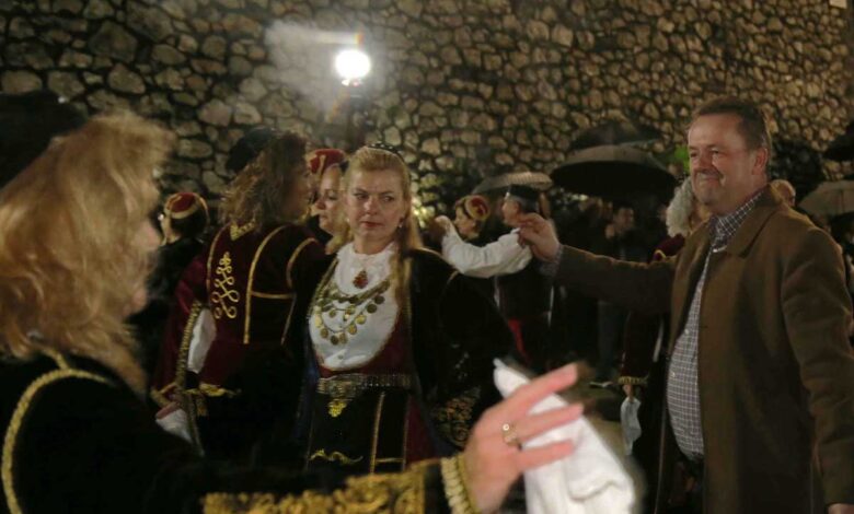 Ο-Γιώργος-Τσιάκαλος-κοντά-στους-πολίτες-και-τις-παραδόσεις-των-Τρικάλων