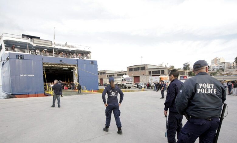 Σορός-70χρονου-βρέθηκε-να-επιπλέει-στο-λιμάνι-του-Πειραιά