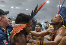 Βραζιλία:-Χάος-στη-Διάσκεψη-cop30-–-Διαδηλωτές-εισέβαλαν-με-κοντάρια-και-συγκρούστηκαν-με-αστυνομικούς