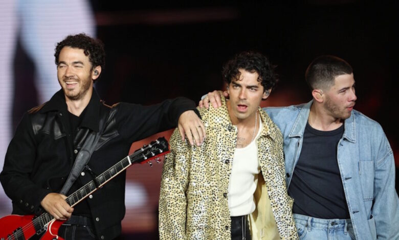 Οι-jonas-brothers-στην-παγκόσμια-πρεμιέρα-της-ταινίας-«a-very-jonas-christmas-movie»-στη-Νέα-Υόρκη