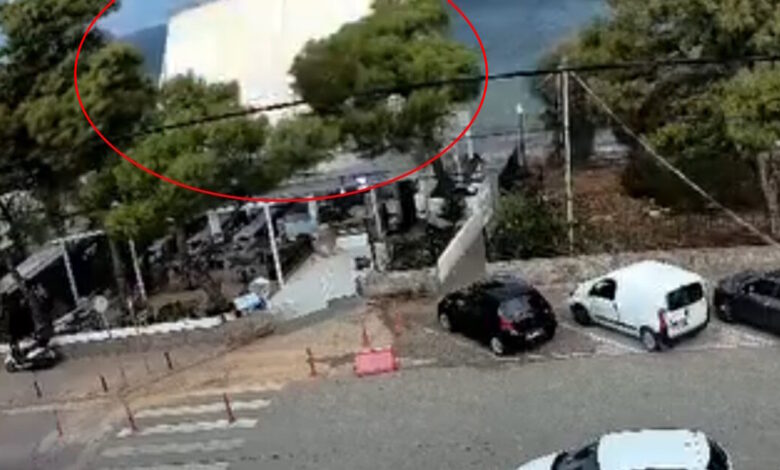 Καβούρι:-Η-στιγμή-που-ο-άνεμος-διαλύει-και-εκτοξεύει-στέγαστρο-εστιατορίου-–-Δείτε-βίντεο