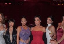 Κιμ-Καρντάσιαν-και-Κρις-Τζένερ-εξαφάνισαν-τις-φωτογραφίες-των-Μέγκαν-και-Χάρι-από-το-πάρτι-των-70ών-γενεθλίων-της-με-θέμα-τον-Τζέιμς-Μποντ