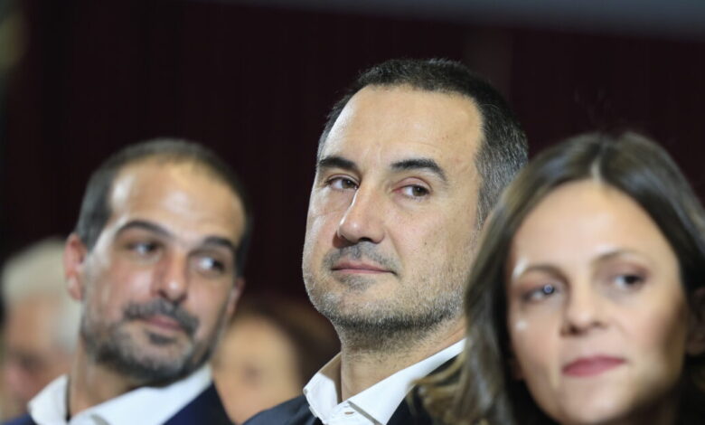 Κρίσιμες-ώρες-για-τη-Νέα-Αριστερά:-Πολύ-κοντά-ακόμα-και-στην-διάσπαση-–-Ανάρτηση-Χαρίτση