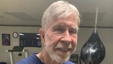 Ο-Τσακ-Νόρις-στα-85-του:-«Θέτω-στόχους,-προχωράω-μπροστά-και-επιλέγω-την-πειθαρχία»