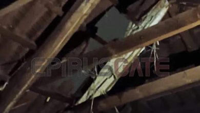 Καιρός-–-Ήπειρος:-Καταρρακτώδεις-βροχές-και-δυνατοί-άνεμοι,-κεραυνός-άνοιξε-τρύπα-σε-στέγη-πολυκατοικίας