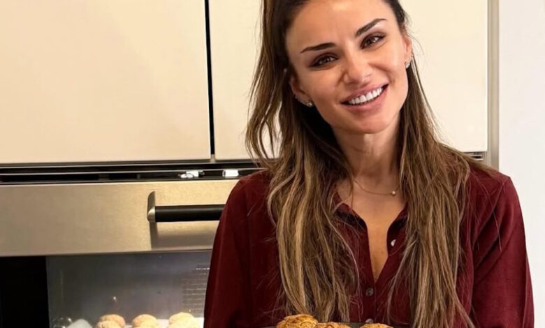 Η-Ελένη-Τσολάκη-έφτιαξε-μελομακάρονα:-«Τα-πρώτα-μας-Χριστούγεννα-μαζί,-το-σπίτι-πρέπει-να-μυρίζει-αγάπη»