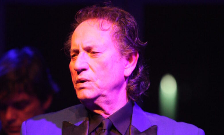 Μάκης-Χριστοδουλόπουλος:-Σε-πλειστηριασμό-3-ακίνητα-του-τραγουδιστή-–-Οι-τιμές-εκκίνησης