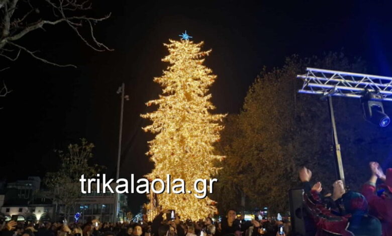Τα-Τρίκαλα-σε-γιορτινό-κλίμα:-Πυροτεχνήματα-και-πλήθος-κόσμου-στην-γιορτή-φωταγώγησης-του-χριστουγεννιάτικου-δέντρου
