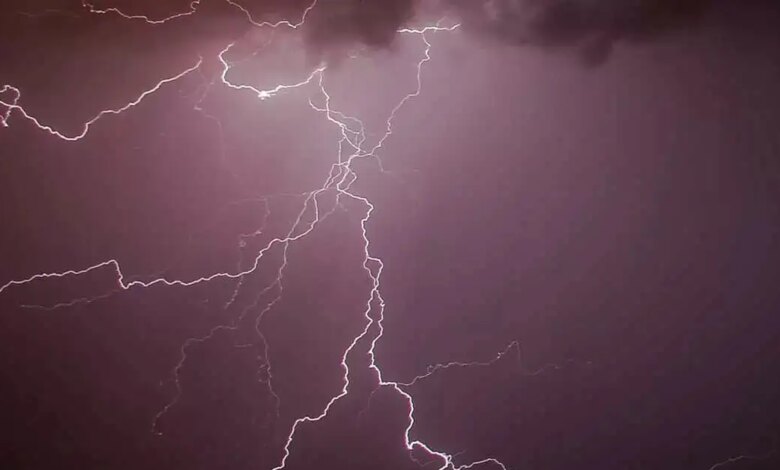 Καιρός-–-meteo:-Στην-Παραμυθιά-Θεσπρωτίας-η-περισσότερη-βροχή-–-6.500-κεραυνοί-πάνω-από-στεριά-και-θάλασσα