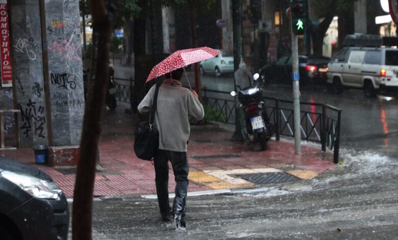 Καιρός-σήμερα:-Βροχές-και-καταιγίδες-«χτυπούν»-Ιόνιο-και-Ήπειρο-–-Έως-7-μποφόρ-οι-άνεμοι-στο-Αιγαίο