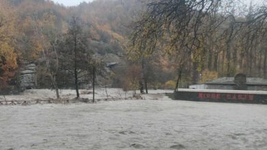 Καστοριά:-Υπερχείλισε-ο-ποταμός-Αλιάκμονας-–-Εκτεταμένες-οι-ζημιές-στο-Νεστόριο-και-στο-river-party