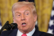 Ο-Ντόναλντ-Τραμπ-υπέγραψε-για-τη-δημοσιοποίηση-του-φακέλου-του-Τζέφρι-Έπσταϊν