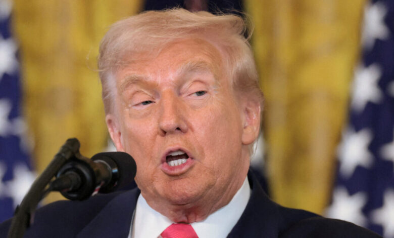 Ο-Ντόναλντ-Τραμπ-υπέγραψε-για-τη-δημοσιοποίηση-του-φακέλου-του-Τζέφρι-Έπσταϊν