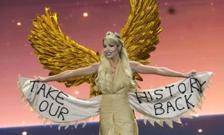 miss-universe-2025:-Η-Μαίρη-Χατζηπαύλου-ντυμένη-ως-«Νίκη-της-Σαμοθράκης»-στον-διαγωνισμό-–-Με-χρυσά-φτερά-και-το-μήνυμα-«take-our-history-back»