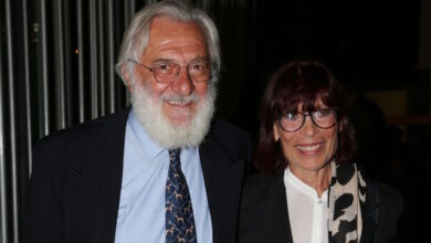 Ο-Γιάννης-Σμαραγδής-για-τον-θάνατο-της-γυναίκας-του:-«Έπεσα-στα-πατώματα,-6-μήνες-κοίταζα-το-ταβάνι»