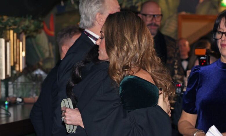 Κέιτ-Μίντλετον-–-jessie-j:-Η-τρυφερή-αγκαλιά-μετά-τη-μάχη-τους-με-τον-καρκίνο-που-έσπασε-το-πρωτόκολλο