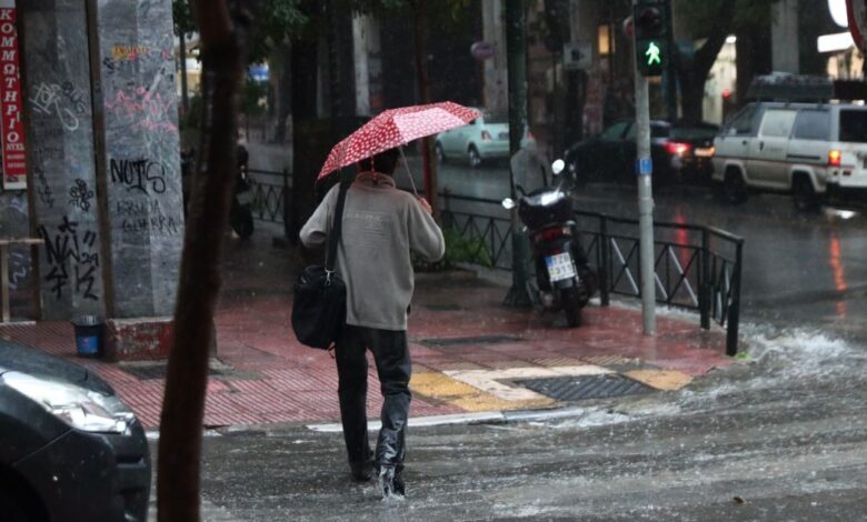 Καιρός:-Επίμονες-και-ισχυρές-καταιγίδες-στη-δυτική-Ελλάδα-–-Νέο-έκτακτο-δελτίο-από-την-ΕΜΥ