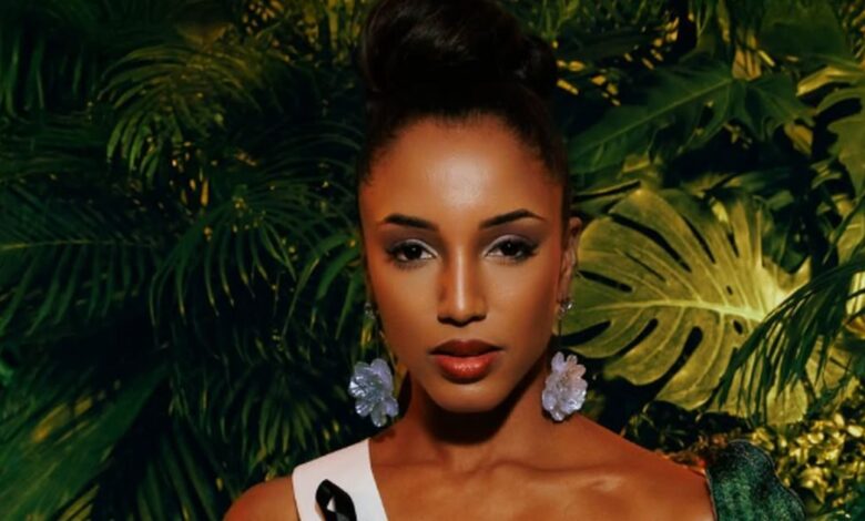 miss-universe-2025:-h-Μις-Τζαμάικα-έπεσε-από-τη-σκηνή-και-την-πήραν-με-φορείο