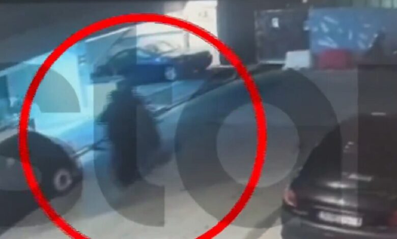 Καισαριανή:-Η-στιγμή-του-εμπρησμού-σε-καφετέρια-–-Δύο-άτομα-με-σκούτερ-αναζητούν-οι-αρχές 