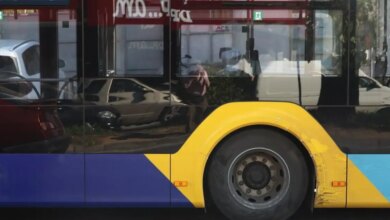 Η-στιγμή-που-αστικό-λεωφορείο-άρχισε-να-βγάζει-καπνούς-–-Οι-επιβάτες-βγήκαν-έξω-πανικόβλητοι