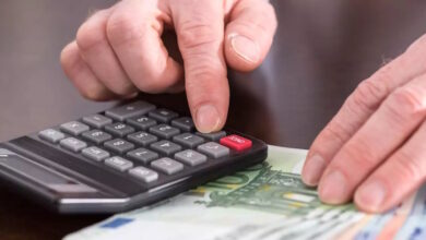 Ελεύθεροι-επαγγελματίες:-Πού-μειώνεται-το-ελάχιστο-εισόδημα-και-ποιες-νέες-εξαιρέσεις-φέρνει-ο-προϋπολογισμός-2026