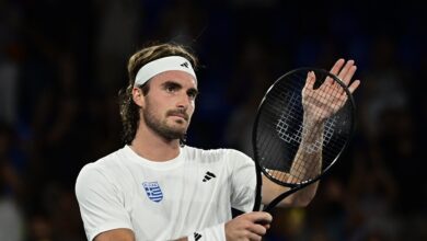 Στέφανος-Τσιτσιπάς:-«Μάλλον-οδηγούσε-άλλος,-τώρα-είναι-στην-Αφρική-για-διακοπές»-λέει-η-μητέρα-του