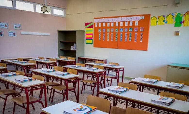 Λουτράκι:-«Είναι-ένας-μελλοντικός-βιαστής»-φώναζε-η-δασκάλα-για-τον-6χρονο-μαθητή-που-την-ακούμπησε